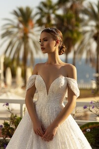 Wedding-dress-727-3.thumb.jpg.e95444ae4cdccd7e1fb1b9a91e1afbef.jpg