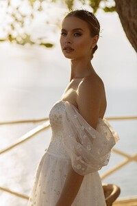 Wedding-dress-728-3.thumb.jpg.400074b8a42edf4d888bfc5687d8f011.jpg