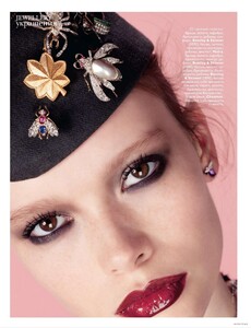 Weller_Vogue_Russia_May_2010_06.thumb.jpg.e6073fe9cfc559c32a15e4d8ef0596f6.jpg