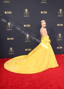 anya-taylor-joy-emmy-awards-2021-6.jpg