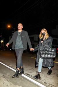 ashlee-simpson-and-evan-ross-at-craig-s-in-west-hollywood-11-21-2021-5.jpg