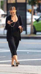 ashlee-simpson-at-big-5-sporting-goods-in-studio-city-09-23-2021-1.thumb.jpg.e585416060ffeb28a2608d243a0fbad7.jpg