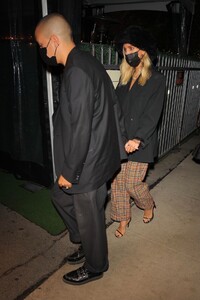 ashlee-simpson-at-giorgio-baldi-in-santa-monica-10-02-2021-3.thumb.jpg.9c3ae1110768607ec684c00552d8ca7e.jpg