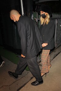 ashlee-simpson-at-giorgio-baldi-in-santa-monica-10-02-2021-5.thumb.jpg.547125405938f913a192b03fd629de6f.jpg