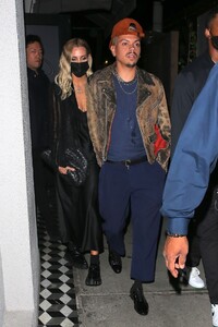 ashlee-simpson-with-her-husband-evan-ross-at-craig-s-in-west-hollywood-08-13-2021-1.jpg
