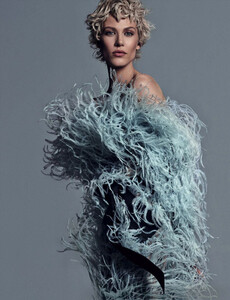 aymeline-valade-by-giampaolo-sgura-for-vogue-germany-april-2015-11.thumb.jpg.7a707f12195e4ef2df3e4088b761b263.jpg