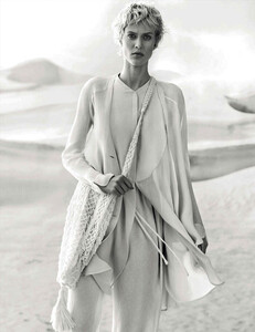 aymeline-valade-by-giampaolo-sgura-for-vogue-germany-april-2015-7.thumb.jpg.9f61e4d3bc1040cd7756289e5e1fd35d.jpg