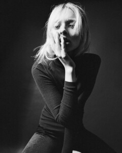 charlotte-lawrence-11-05-2021-4.jpg