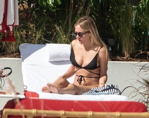chloe-sevigny-in-bikini-12-07-2018-11.jpg