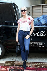 chloe-sevigny-madewell-denim-recycling-drive-in-beverly-hills-november-2015_2.jpg