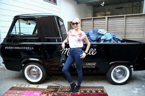 chloe-sevigny-madewell-denim-recycling-drive-in-beverly-hills-november-2015_4.jpg