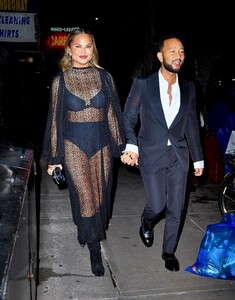 chrissy-teigen-night-out-in-new-york-09-26-2021-4.thumb.jpg.9e888314daca6c89d47844e2fb501bb3.jpg