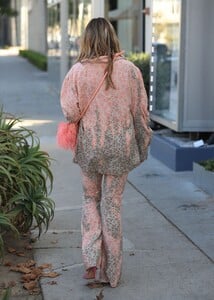 chrissy-teigen-out-in-west-hollywood-11-03-2021-8.thumb.jpg.e786e8098550bc8f0f581323c50babe7.jpg