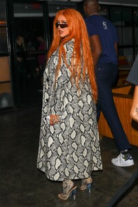 christina-aguilera-arrives-to-her-party-pa-las-muchachas-in-la-10-22-2021-8.jpg