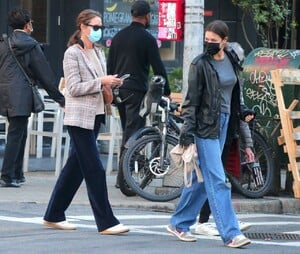 christy-turlington-and-daughter-grace-burn-out-in-tribeca-ny-11-08-2021-3.jpg