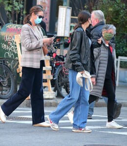 christy-turlington-and-daughter-grace-burn-out-in-tribeca-ny-11-08-2021-4.jpg