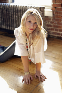 claire-danes-spin-2005-020.jpg