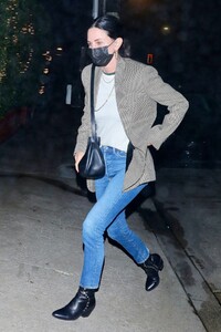 courteney-cox-out-for-dinner-at-giorgio-baldi-in-santa-monica-11-04-2021-3.jpg