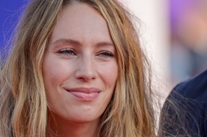 dylan-penn-47th-deauville-american-film-festival-opening-ceremony-red-carpet-0.jpg