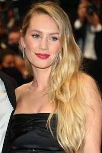 dylan-penn-flag-day-premiere-at-cannes-film-festival-8.jpg