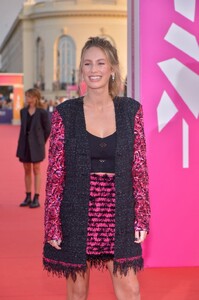dylan-penn-flag-day-screening-at-the-47th-deauville-american-film-festival-5.jpg