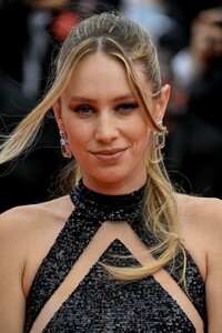 dylan-penn-the-french-dispatch-premiere-at-the-74th-cannes-film-festival-11.jpg