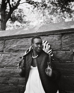 fashion-alek-wekk_p592_awa_financialtimes-alekwek_005-177_fnlac1c885033a7114e90af64e76d3d873f_thumb.jpg