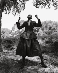 fashion-alek-wekk_p592_awa_financialtimes-alekwek_037-01_fnl_bw3e324524a3ad89139d53b67100ab56b8_thumb.jpg