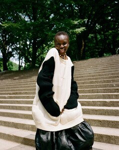 fashion-alek-wekk_p592_awa_financialtimes-alekwek_048-04_fnl3b9e2c3e3d30b3110eee41aca7dbe0c0_thumb.jpg