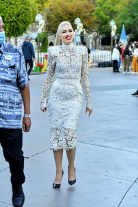 gwen-stefani-wears-snowy-white-lace-dress-filming-a-christmas-special-at-disneyland-11-19-2021-1.jpg