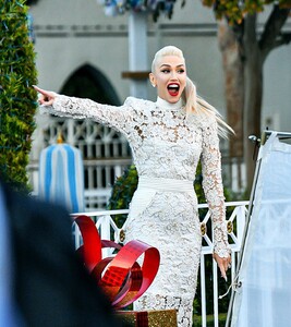 gwen-stefani-wears-snowy-white-lace-dress-filming-a-christmas-special-at-disneyland-11-19-2021-3.jpg