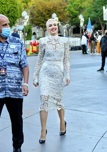 gwen-stefani-wears-snowy-white-lace-dress-filming-a-christmas-special-at-disneyland-11-19-2021-4.jpg