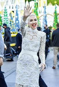gwen-stefani-wears-snowy-white-lace-dress-filming-a-christmas-special-at-disneyland-11-19-2021-6.jpg