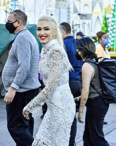 gwen-stefani-wears-snowy-white-lace-dress-filming-a-christmas-special-at-disneyland-11-19-2021-7.jpg