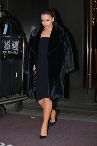 hailee-steinfeld-out-to-promotes-hawkeye-in-new-york-11-23-1021-3.jpeg