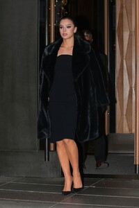 hailee-steinfeld-out-to-promotes-hawkeye-in-new-york-11-23-1021-6.jpeg