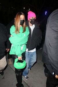 hailey-and-justin-bieber-arrives-at-lakers-vs-suns-game-at-staples-center-in-los-angeles-10-22-2021-6.jpg