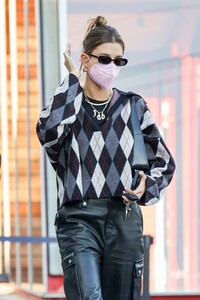 hailey-bieber-and-justine-skye-out-shopping-in-west-hollywood-11-02-2021-0.jpg