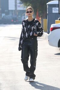 hailey-bieber-and-justine-skye-out-shopping-in-west-hollywood-11-02-2021-3.jpg