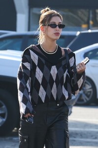 hailey-bieber-and-justine-skye-out-shopping-in-west-hollywood-11-02-2021-5.jpg