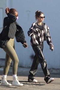 hailey-bieber-and-justine-skye-out-shopping-in-west-hollywood-11-02-2021-8.jpg