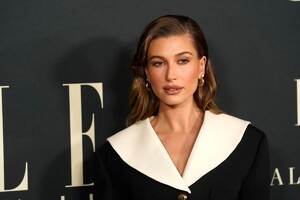 hailey-bieber-at-27th-annual-elle-women-in-hollywood-celebration-in-los-angeles-10-19-2021-1.jpg