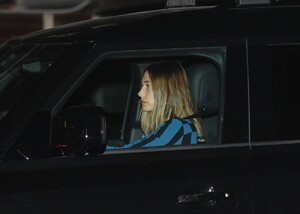 hailey-bieber-out-driving-her-new-land-rover-defender-in-malibu-10-02-2021-4.jpg