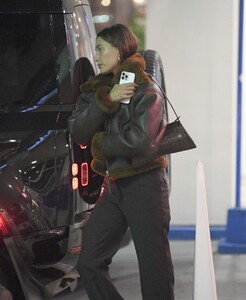 hailey-rhode-bieber-out-in-la-11-18-2021-8.jpg