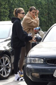 hailey-rhode-bieber-out-in-west-hollywod-11-18-2021-3.jpg