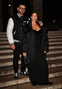 irina-shayk-leaves-palais-de-tokyo-in-paris-10-18-2021-3.jpg