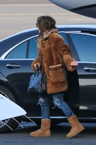 jennifer-lopez-and-ben-affleck-airport-in-la-11-07-2021-8.jpg