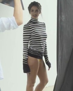 jessica_alba_bikini_sweater_allure1.jpg