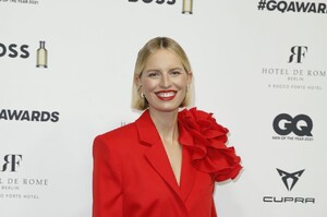 karolina-kurkova-2021-gq-men-of-the-year-awards-in-berlin-3.jpg