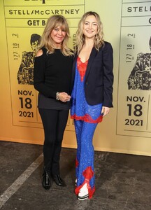 kate-hudson-at-stella-mccartney-x-the-beatles-get-back-collection-launch-in-los-angeles-11-18-2021-2.jpg